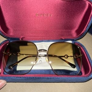 Gucci Sunglasses GG0879S - 002